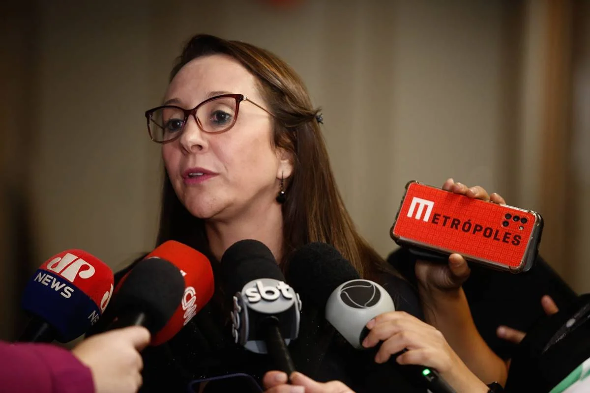 Podemos adia decisão sobre aliança com Flávio Bolsonaro