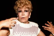 Dercy Gonçalves faleceu no dia 19 de julho de 2008, aos 101 anos, no Hospital São Lucas, em Copacabana, Rio de Janeiro. Dercy Gonçalves faleceu no dia 19 de julho de 2008, aos 101 anos, no Hospital São Lucas, em Copacabana, Rio de Janeiro.