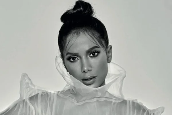 Anitta abandona comando da própria carreira e passa bastão para gringo