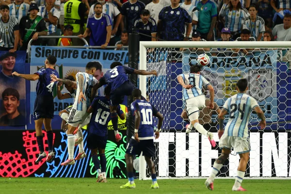 Em jogo dramático, Argentina vence Cabo Verde e avança às oitavas