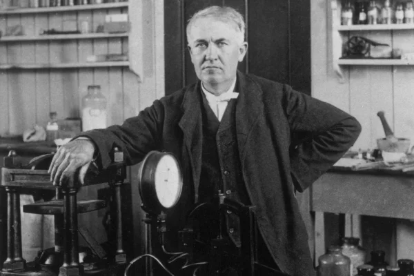 Foto em preto e branco de Thomas Edison - Metrópoles