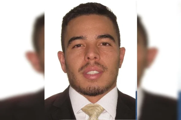 Gerente de banco deu calote em curso de inglês e está envolvido na compra de Porsche com cheque sem fundo