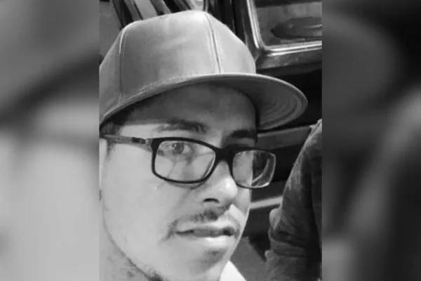 Imagem em preto e branco do motorista que morreu baleado pelo pm em briga de trânsito - Metrópoles