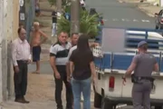 PM flagrado agredindo homem detido em abordagem PM flagrado agredindo homem detido em abordagem