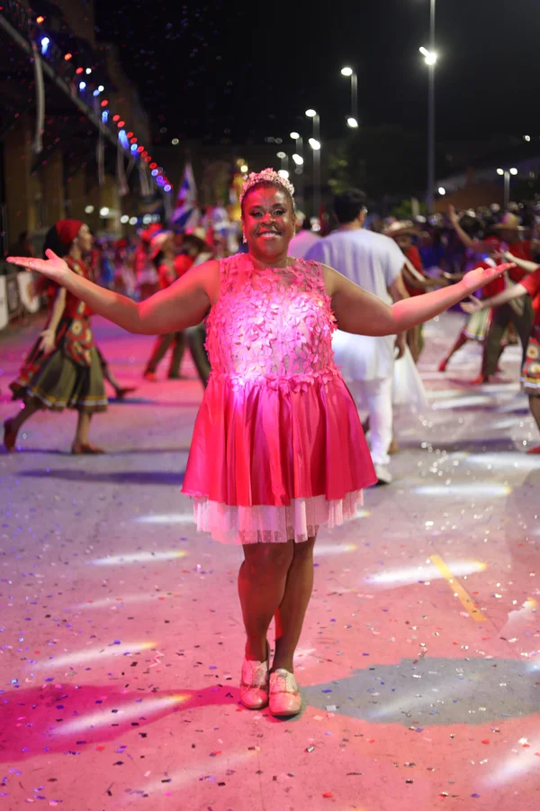 Cacau Protasio participou do minidesfile da União da Ilha vestida de bailarina - Metrópoles