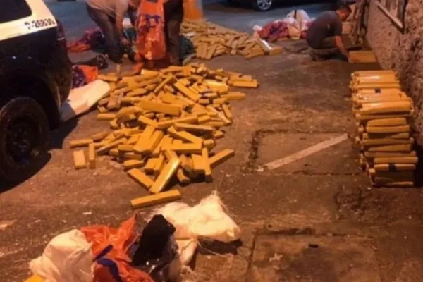 Polícia apreende mais de uma tonelada de maconha em carga de milho