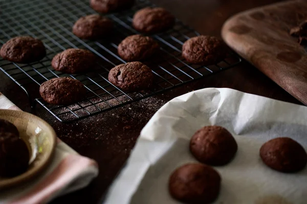 Receita perfeita de cookie com crosta durinha e recheio macio