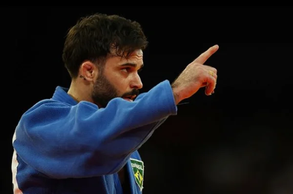 Rafael Macedo perde disputa do bronze no judô para francês