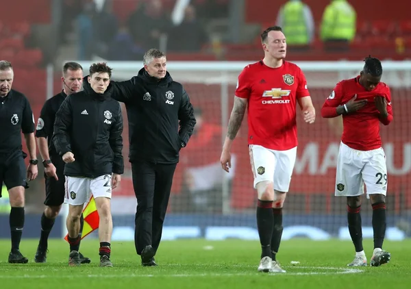 Manchester United dá vexame em casa e é alcançado pelo Tottenham