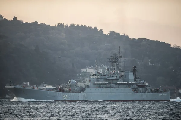 Imagem colorida do navio de guerra russo Caesar Kunikov - Metrópoles