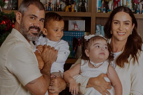 Letícia Cazarré atualiza estado de saúde da filha após novas convulsões - destaque galeria Letícia Cazarré atualiza estado de saúde da filha após novas convulsões - destaque galeria