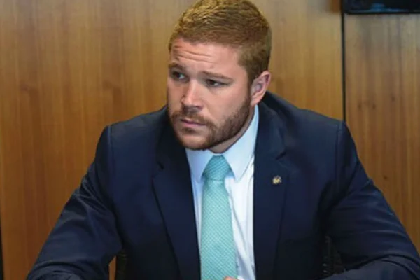 Chefe de gabinete do Ministério do Trabalho pede exoneração