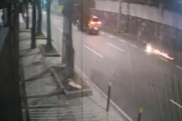 Acidente após briga de trânsito - Metrópoles