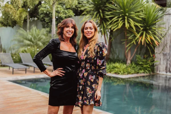 Patrícia Vaz e Dani Kniggendorf recebem amigas em evento com a Blugaya