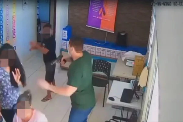 Vídeo: armados, ladrões assaltam pacientes e funcionários em UBS