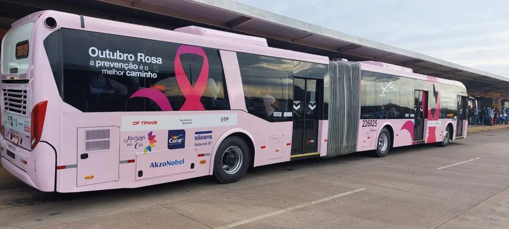 Os ônibus com pintura e programação voltada para a campanha Outubro Rosa vão rodar em diferentes linhas de Santa Maria, Gama, São Sebastião e Itapoã Os ônibus com pintura e programação voltada para a campanha Outubro Rosa vão rodar em diferentes linhas de Santa Maria, Gama, São Sebastião e Itapoã