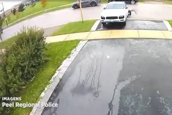 Imagem colorida de atropelamento Porsche