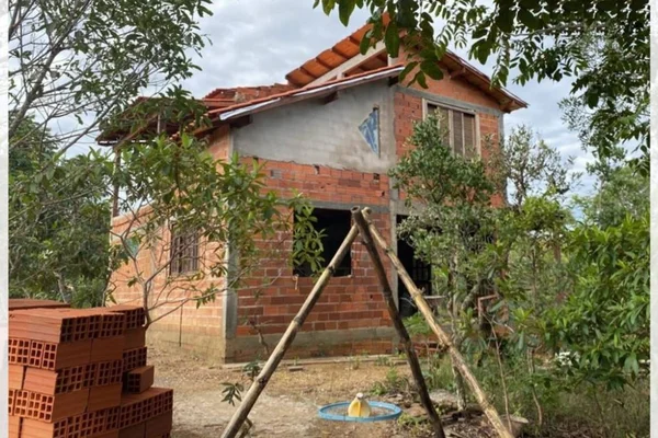 Construções irregulares na Chapada dos Veadeiros (GO)