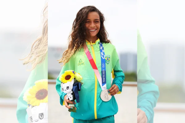 Após medalha de prata no skate, Rayssa Leal vai de fadinha a princesa das redes