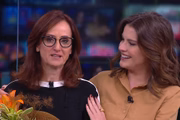 Elisa Veeck consola Thais Heredia em despedida ao vivo da CNN Brasil - Metrópoles