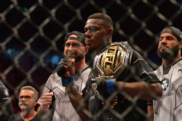 Poatan desafia campeão dos meios-pesados: “Vou arrombar a sua porta”