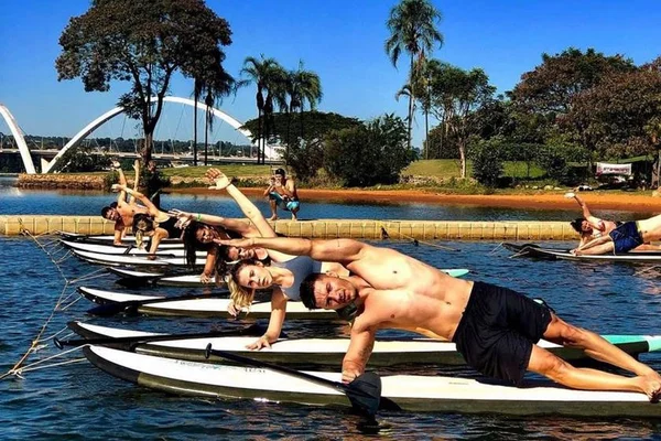 SUPilates: conheça a modalidade que une o pilates e stand up paddle