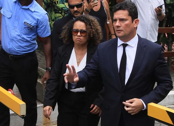 Bolsonaro diz que Moro vai pescar corruptos com “rede de arrastão”