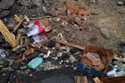 Lixo em canteiro de obra na Rua Dom José de Barros