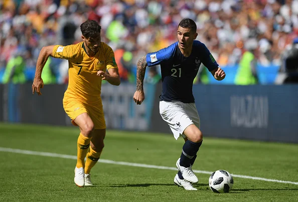 França sofre, mas bate Austrália em jogo com uso de tecnologias