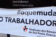 Manifestação em frente ao Centro Empresarial Itaú, no Jabaquara, contra demissões em massa