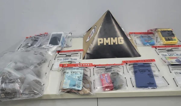 material do tráfico apreendido