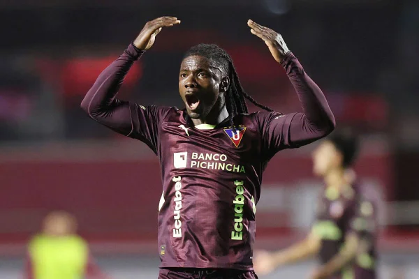 LDU encara Palmeiras para voltar à final da Libertadores após 17 anos