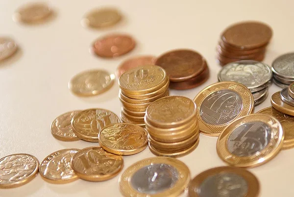 Dívida pública sobe 11,5% em 2016 e chega a maior patamar em 12 anos