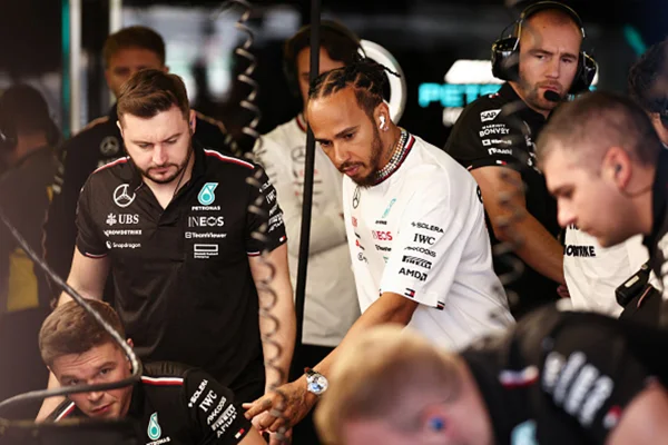 Imagem colorida de gp do méxico Lewis Hamilton - Metrópoles