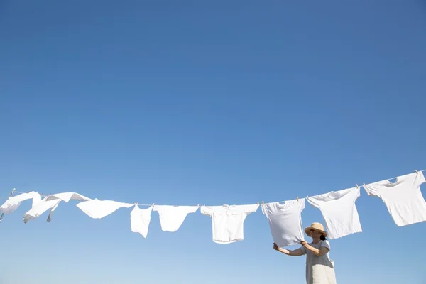 5 dicas infalíveis para lavar a roupa e fazer suas peças durarem mais