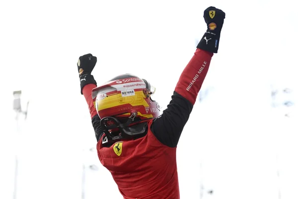 Foto colorida de Carlos Sainz
