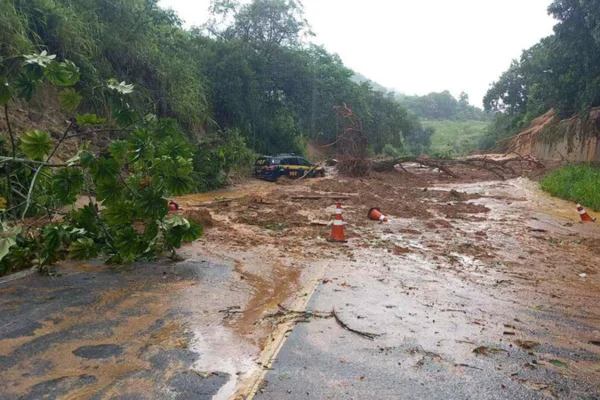 pista bloqueada proximo angra dos reis rio de janeiro