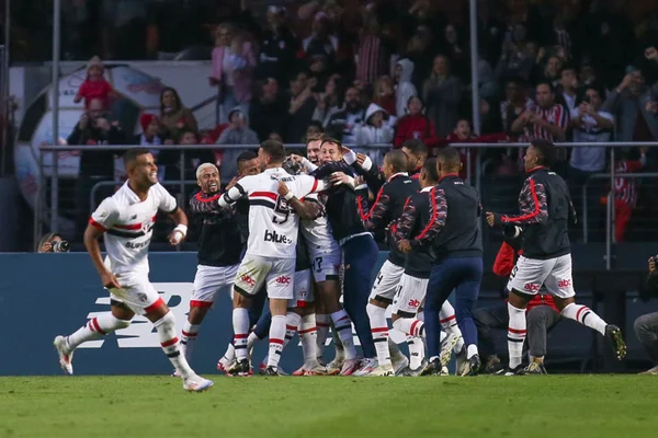Jogadores do São Paulo comemorando - Metrópoles