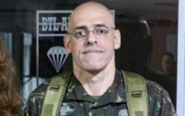 imagem colorida coronel do exercito morre paraquedas