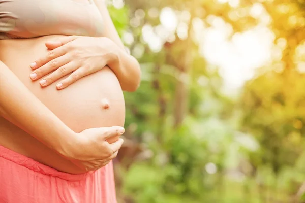 Sogra deixa nora furiosa ao descobrir sexo do bebê e contar para todos