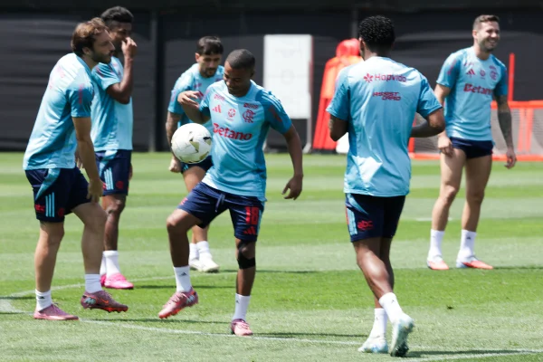 Imagem colorida do treino do Flamengo em Lima