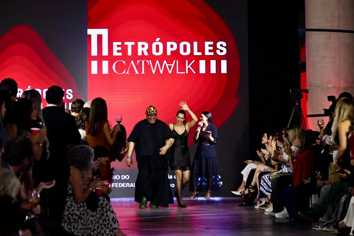 Metrópoles Catwalk: 4º dia tem estrelas e referências ao cinema e à música - imagem 7 Metrópoles Catwalk: 4º dia tem estrelas e referências ao cinema e à música - imagem 7