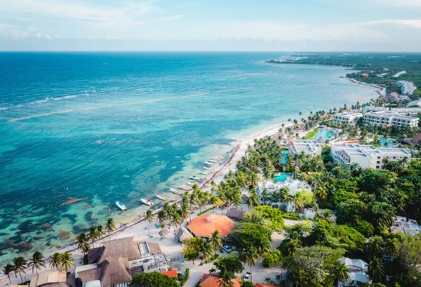 Foto de um hotel à beira-mar no Nordeste - Metrópoles