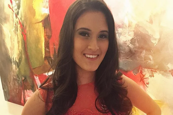 Filha de Bonner e Fátima muda look às vésperas de fazer 21 anos