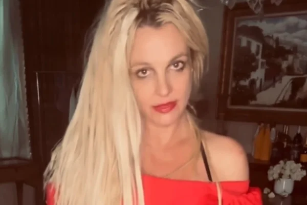 Britney Spears acusa faxineiro de revelar sua rotina a paparazzi - Metrópoles