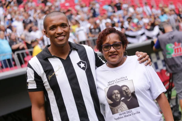 Camarote Metrópoles vibra com 4 gols do Botafogo e tributo a Garrincha