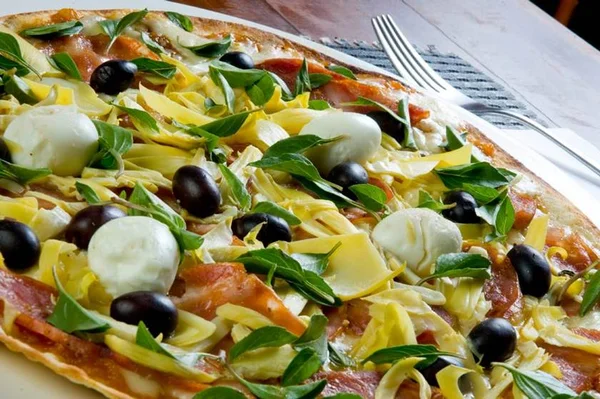 Projeto transforma entregas de pizza em doações para a Abrace