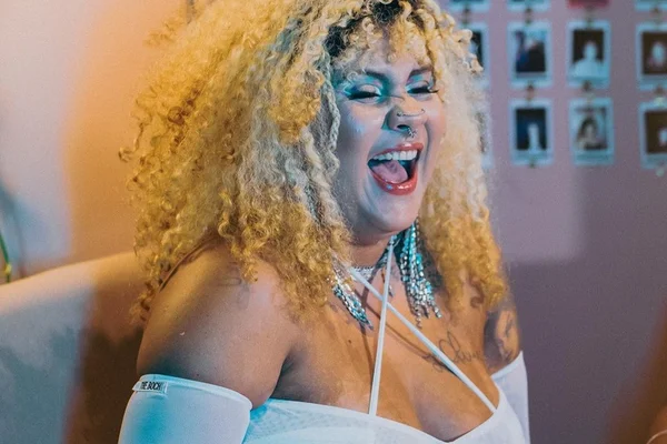 Foto colorida de Mac Júlia