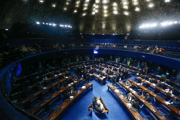 Inquéritos abertos por Fachin atingem cerca de 30% do Senado
