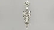 Broche Relicário que foi roubado do Museu do Louvre, em Paris